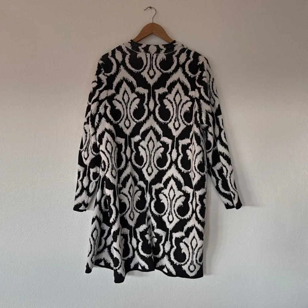 B&W printed cardigan
